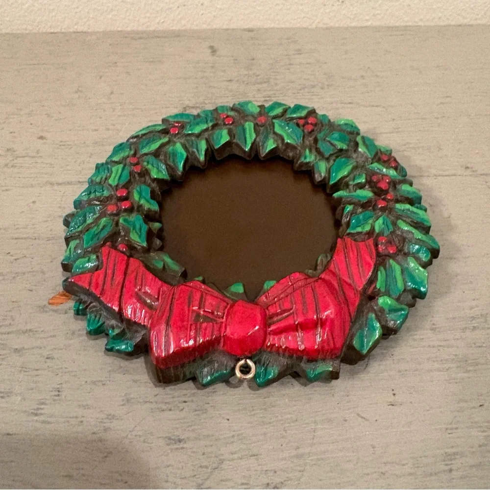 VTG Avon 1983 Christmas Wreath Photo Ornament
